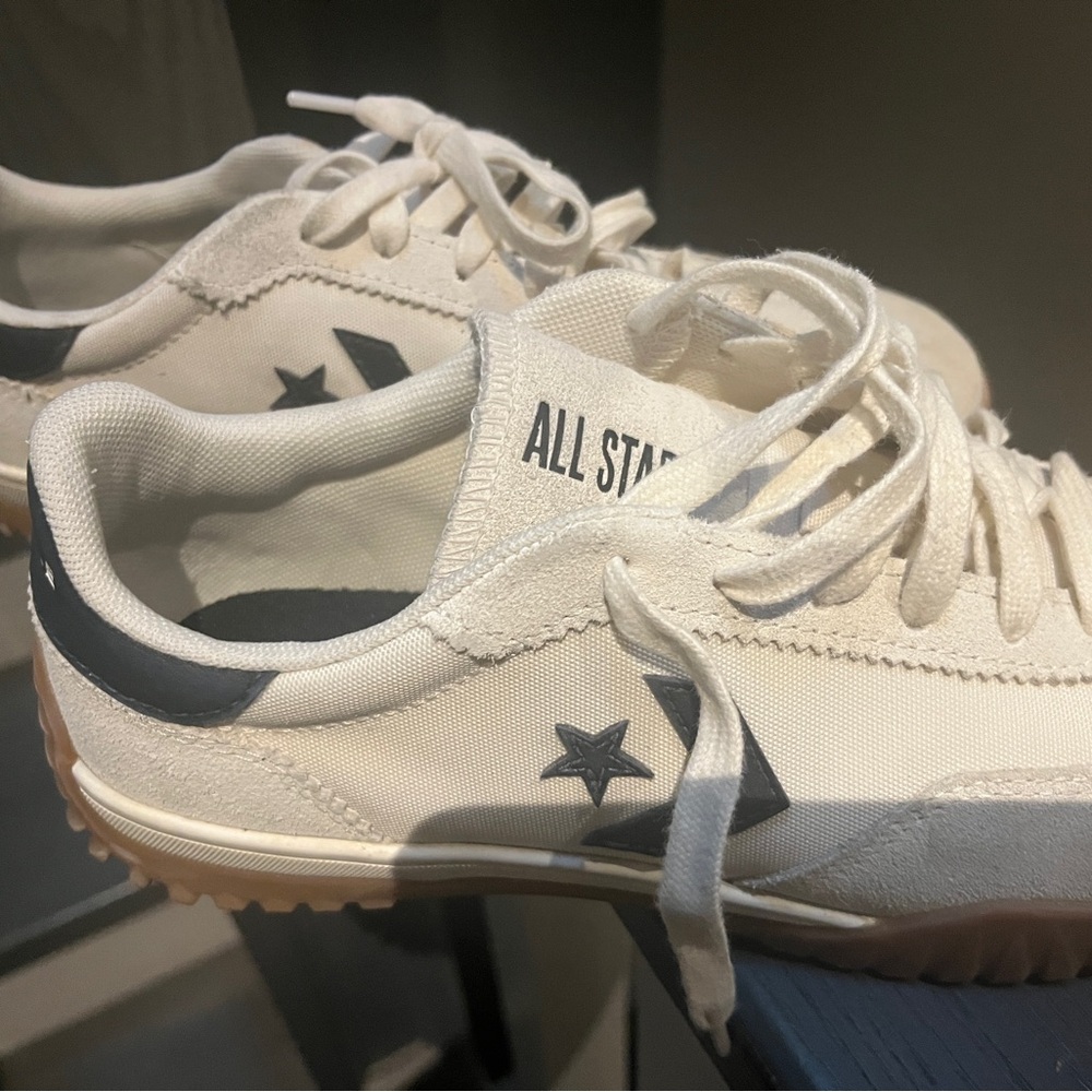 Converse barely worn sneakersrs